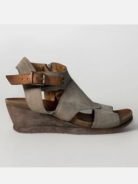 Miz Mooz Scout Pebble Beige Leather Wedge Heel Sandals Women's US8 Size 39 EU